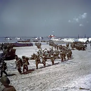 Facilitate: Canadians soldiers on Juno Beach, during the D-Day