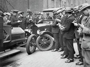 Februar: Candidates for the police force in