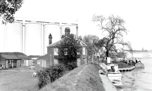Cantley: Cantley, the Red House Hotel c1965
