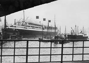 Arcona: Cap Arcona in the Port of Hamburg