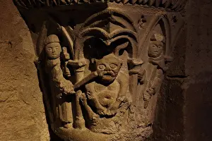 Suger: Capital, Crypt, Basilique Saint-Denis, Saint-Denis, France
