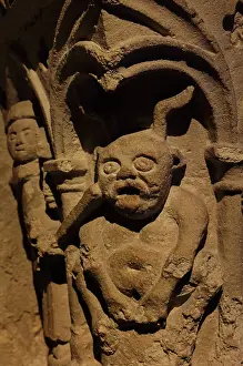 Suger: Capital, Crypt, Basilique Saint-Denis, Saint-Denis, France