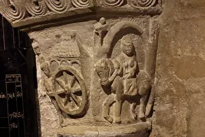 Suger: Capital, Crypt, Basilique Saint-Denis, Saint-Denis, France