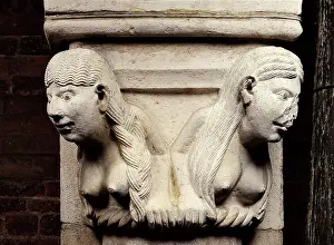 Wiligelmo: Capital on the ninth semi-column