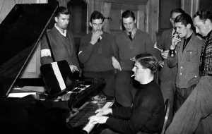 Captives: Captive German officers in the UK, 1939