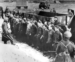 Belsen: Captive SS guards in the concentration camp Bergen-Belsen