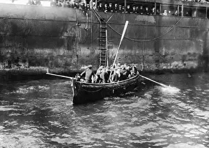 Brits: Captured crew of a sunken English ship, 1914