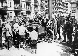 Sightseers: Car in Berlin, ca. 1900
