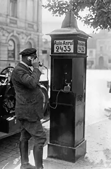 Chauffeur: Car-call box in Potsdam, 1926