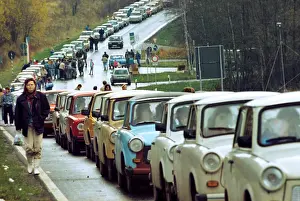 Lada: Car column at CSSR/West German border crossing point