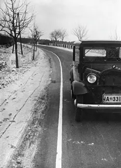 Magdeburg: Car next to a protecting strip, 1935