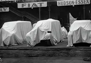 Dealership: Car showroom