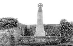 C1960: Carew Castle, the Celtic Cross c1960