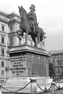 Schwarzenbergplatz: Carl Schwarzenberg memorial in Vienna