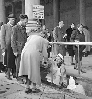 Pramen: Carlsbad - Czechoslovakia 1947. The Mill Colonade
