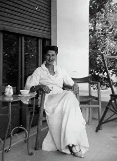 Saucer: Carly in a dressing gown