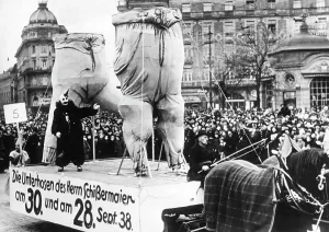 Deals: Carnival parade, Munich 1938