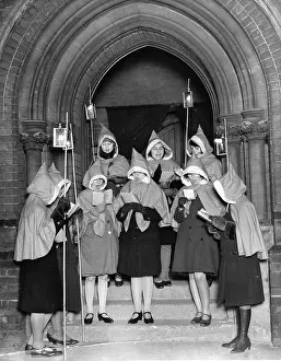 Loughton: Carol Singers