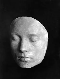 Mueller: Carola Neher