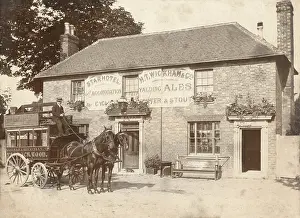 Yalding: Carriage outside Star Hotel