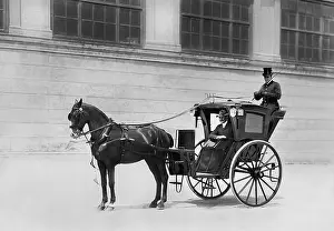 Hansom: Carriage with a passenger in Vienna, 1904