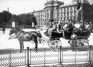 Karlsplatz: Carriage ride through Munich, 1907