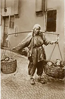 Yolk: Carrying children in baskets - China