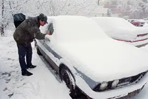 Cleans: Cars covered with snow, 1994