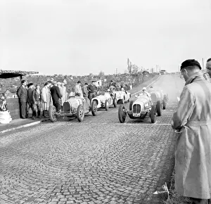 Directional: Cars at start