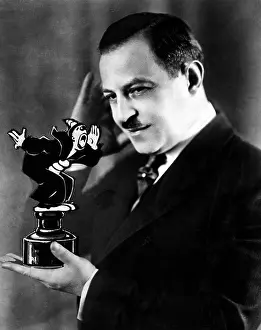 Koko: Cartoonist Max Fleisher holding a statue ?