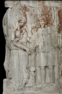 Maxentius: Carved figures on the base of the four Corinthian