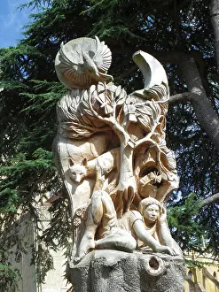 Pershore: Carved tree trunk, Pershore, Worcestershire