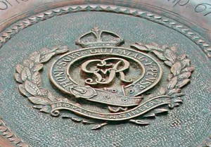 Weltkrieg: Carved walnut and oak table - Royal Engineers