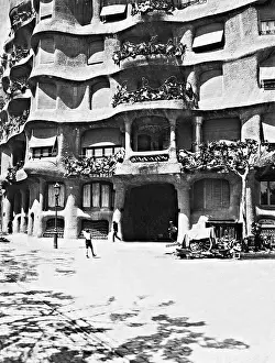 Mila: Casa Mila in Barcelona, 1929