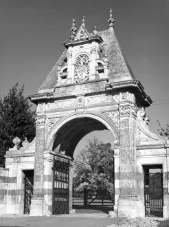 Gatehouses: CASTLE ASHBY GATEWAY