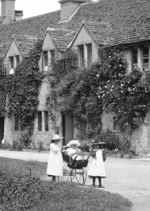 Childcare: Castle Combe, Girls 1907