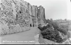 Pathway: Castle Walls at Richmond