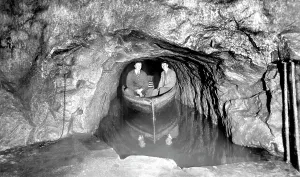 Castleton: Castleton, Boat arriving at Bottomless Pit, Speedwell Cavern