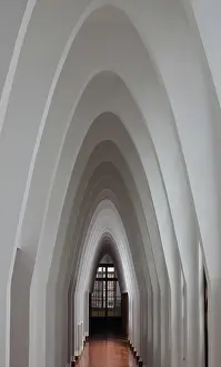 Catenary: Catenary arched corridor, Colegio Teresiano, Barcelona