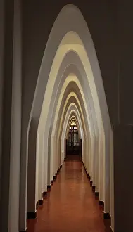 Catenary: Catenary arched corridor, Colegio Teresiano, Barcelona
