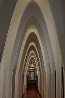 Catenary: Catenary arched corridor, Colegio Teresiano, Barcelona