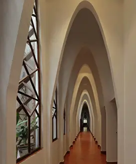 Catenary: Catenary arched corridor, Colegio Teresiano, Barcelona