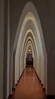 Parabolic: Catenary arched corridor, Colegio Teresiano, Barcelona
