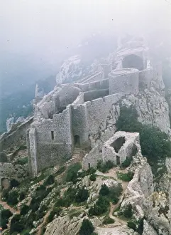 Peyrepertuse: CATHAR CASTLE/PEYREPERTU