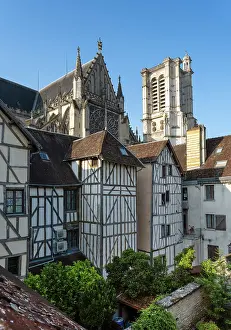 Buttress: Cathedral Saint-Pierre-et-Saint-Paul, Troyes, France