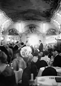 Cavaliers: Cavaliers Ball at Hotel Adlon