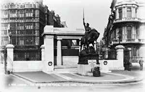 Symbolizing: The Cavalry Memorial in Hyde Park