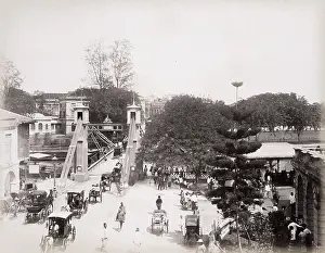 Spanning: Cavenagh Bridge Singapore River