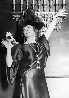 Cecile: Cecile Sorel