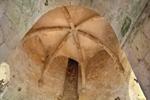 Dourdan: Ceiling, communal hall, donjon, Chateau de Dourdan, France